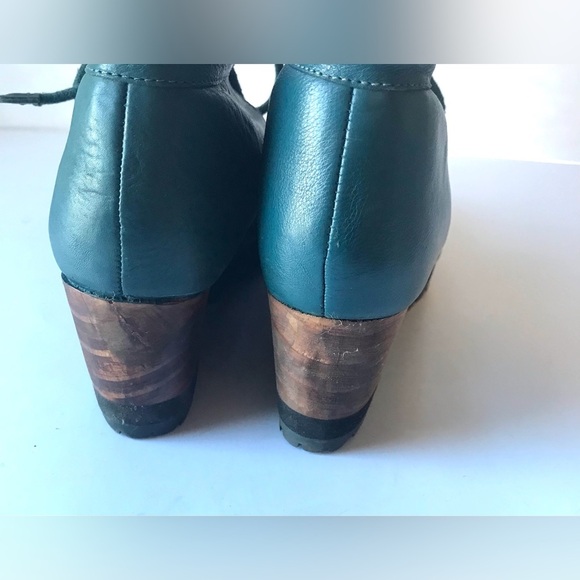 Women’s Sz 8 Teal ECOTE Leather Wedge Loafer | Wood Insert Wedge - Picture 9 of 9